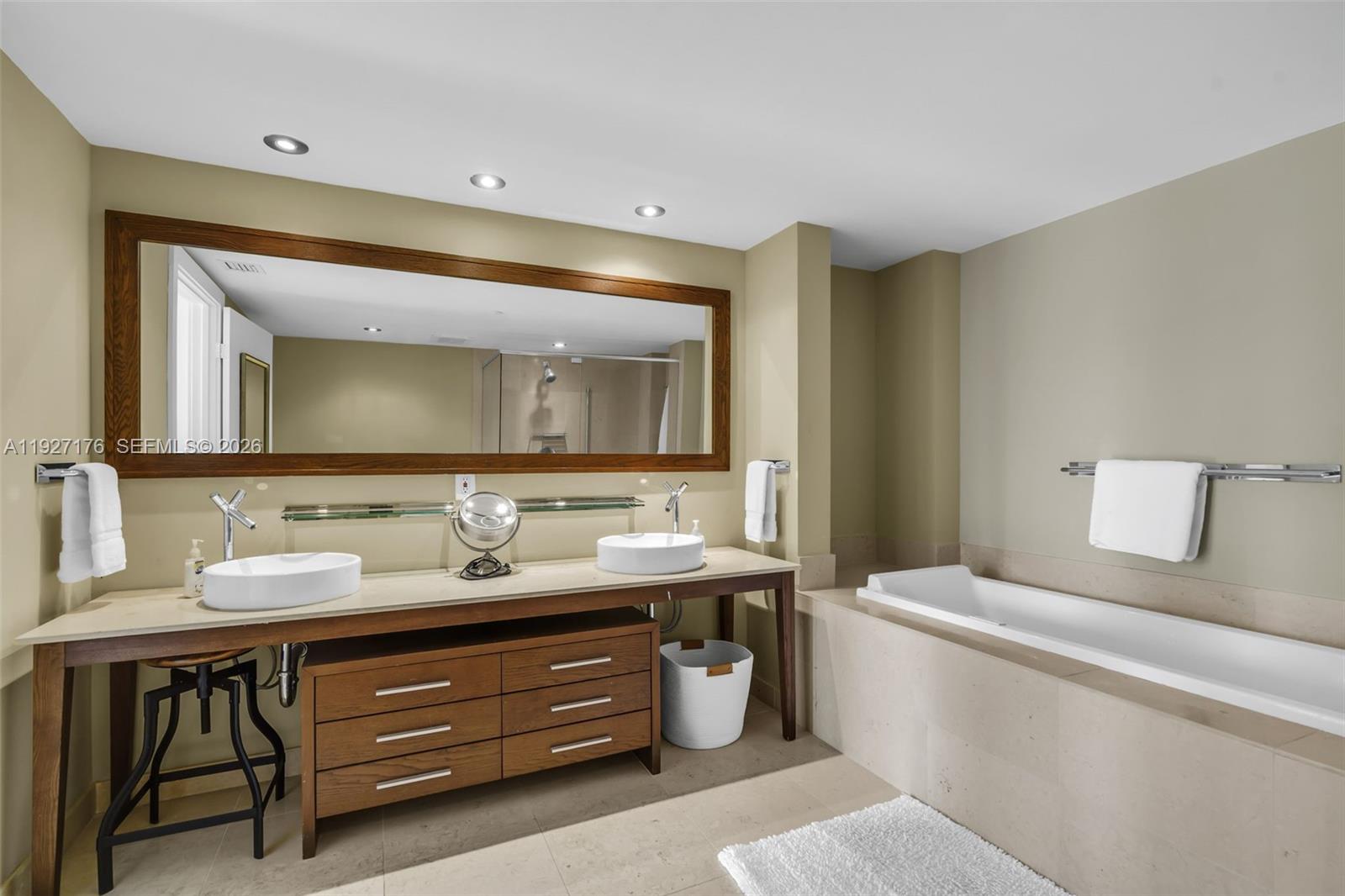 ICON BRICKELL NO TWO - Residential