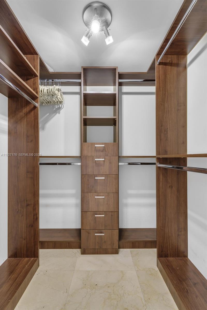 ICON BRICKELL NO TWO - Residential