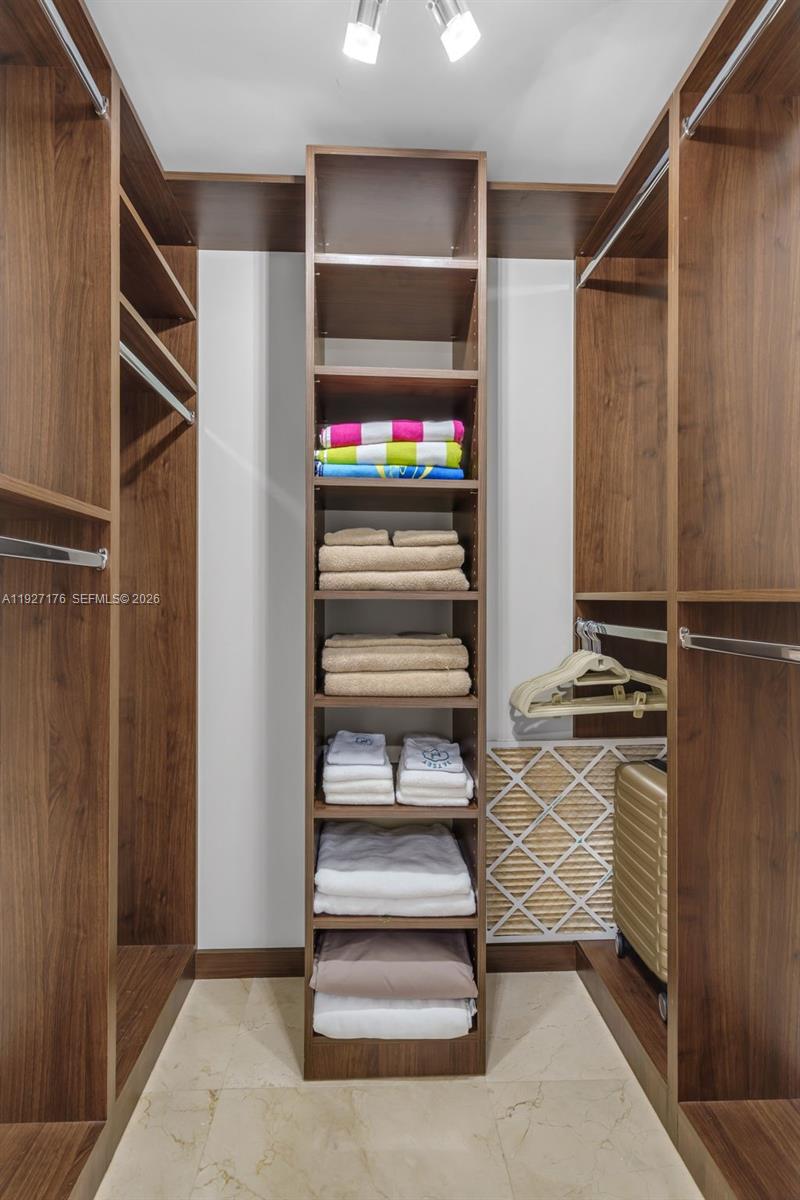 ICON BRICKELL NO TWO - Residential