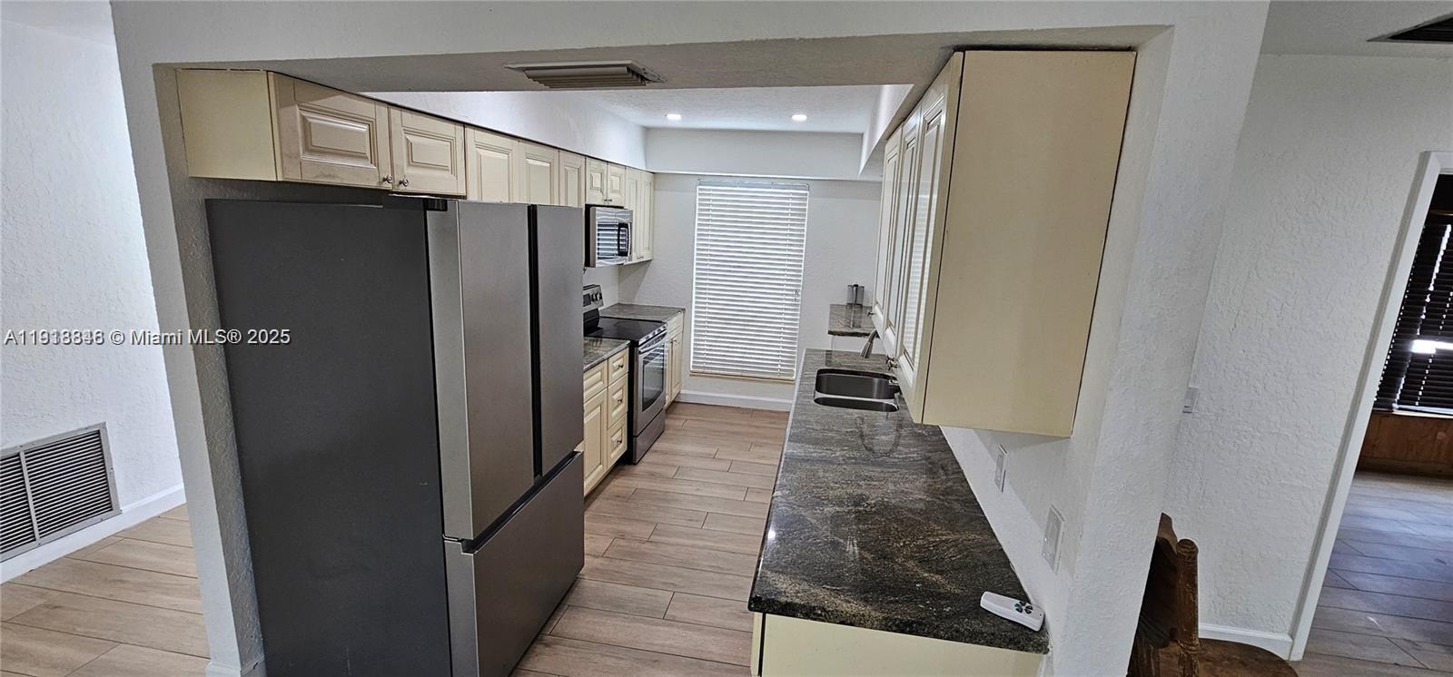 SAN LUCIE PLAZA SUBDIVISI - Residential Lease