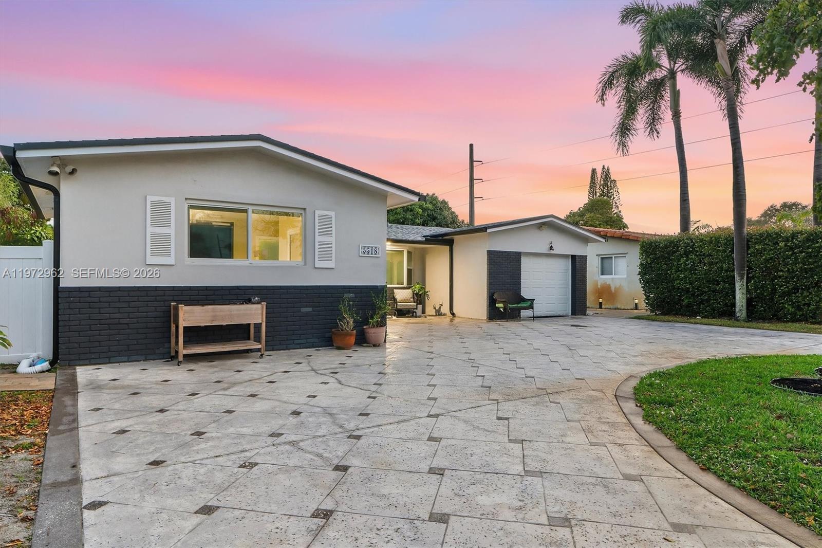 HOLLYWOOD HILLS AMEN PLAT - Residential