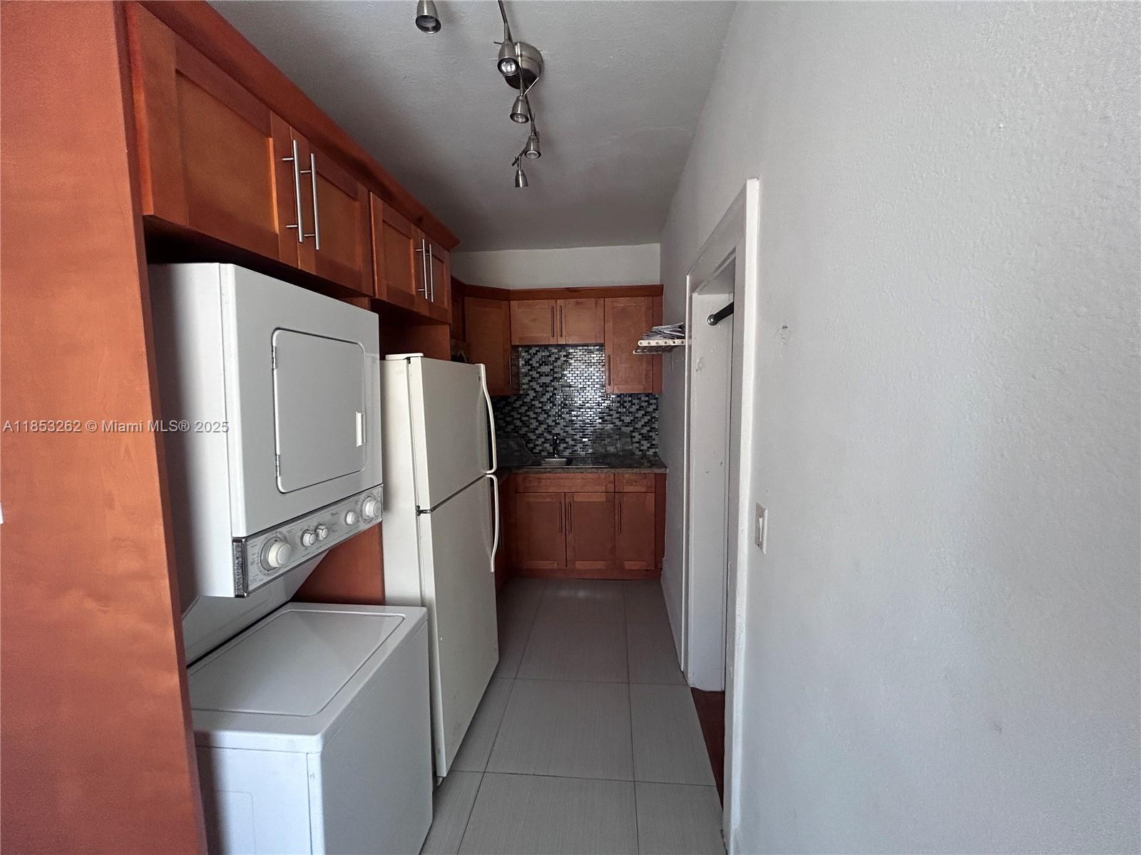 MENDOZA CONDO - Residential Lease