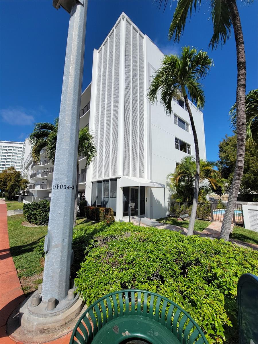 Property for Sale at 1100 Alton Rd 2E, Miami Beach, Miami-Dade County, Florida - Bedrooms: 1 
Bathrooms: 1  - $300,000