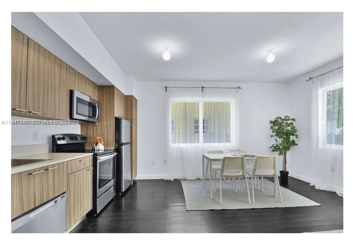 557 Michigan Ave 111