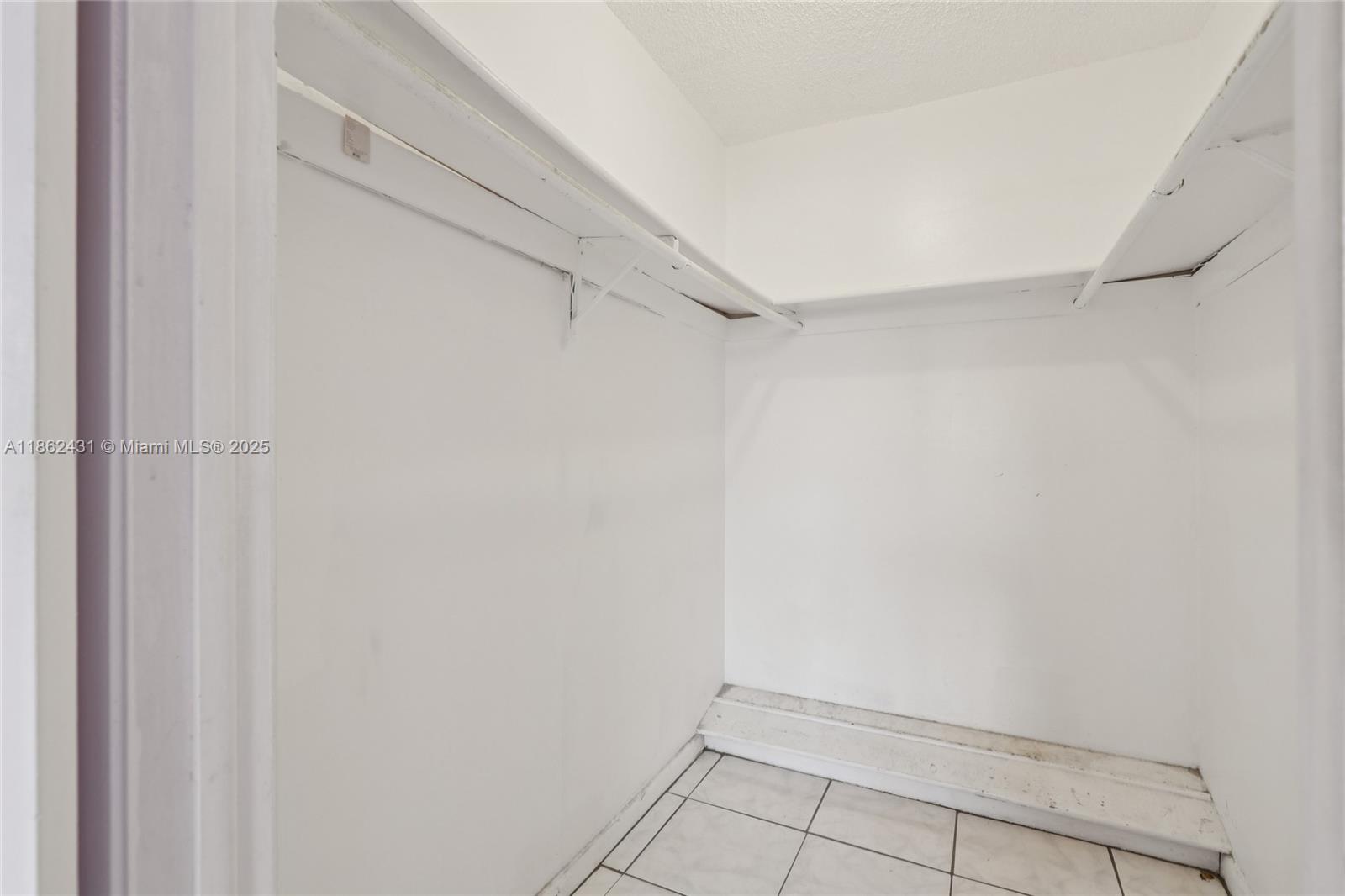 SUNRISE LAKES 37 CONDO - Residential