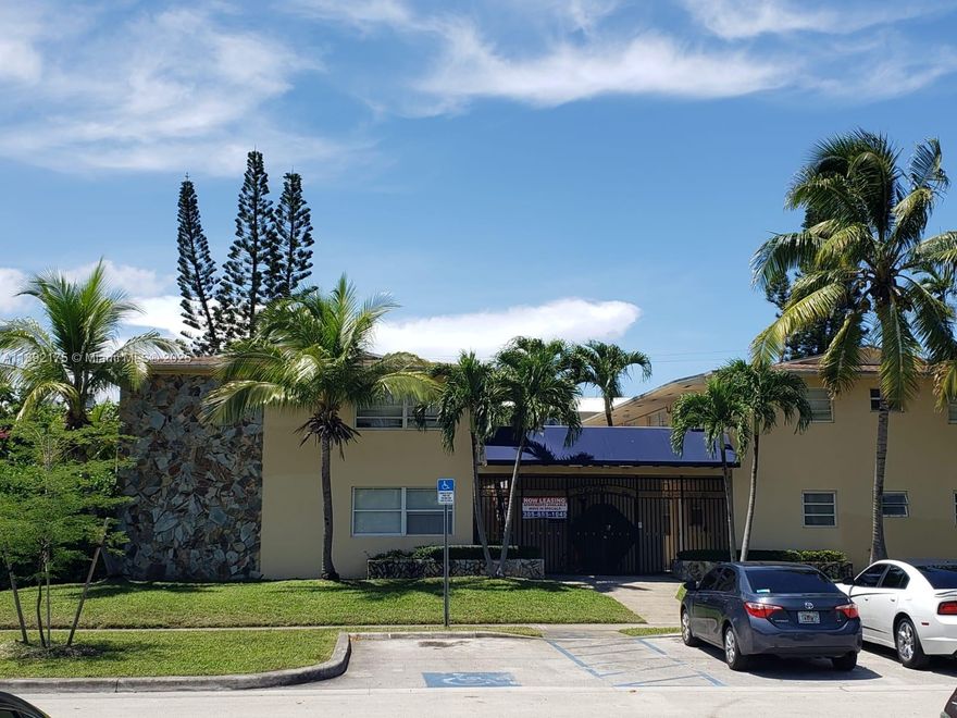 Section 8 vouchers welcome! Cozy 2-bedroom/1-bathroom apartment in a quiet and gated community. Enjoy the
ease of on-site laundry facilities and the availability of street parking. Located near local shops, dining, and public
transportation. Schedule a viewing today!