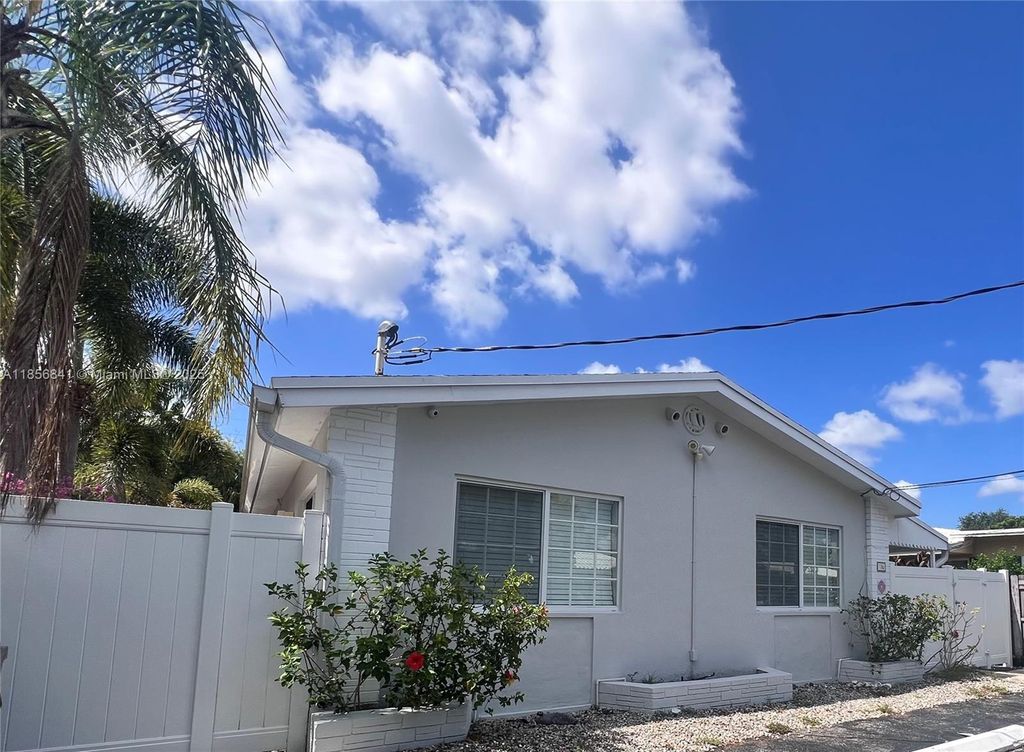 Photo of 716 SE 14th Ct #1-4, Fort Lauderdale, FL 33316 (MLS # A11856841)