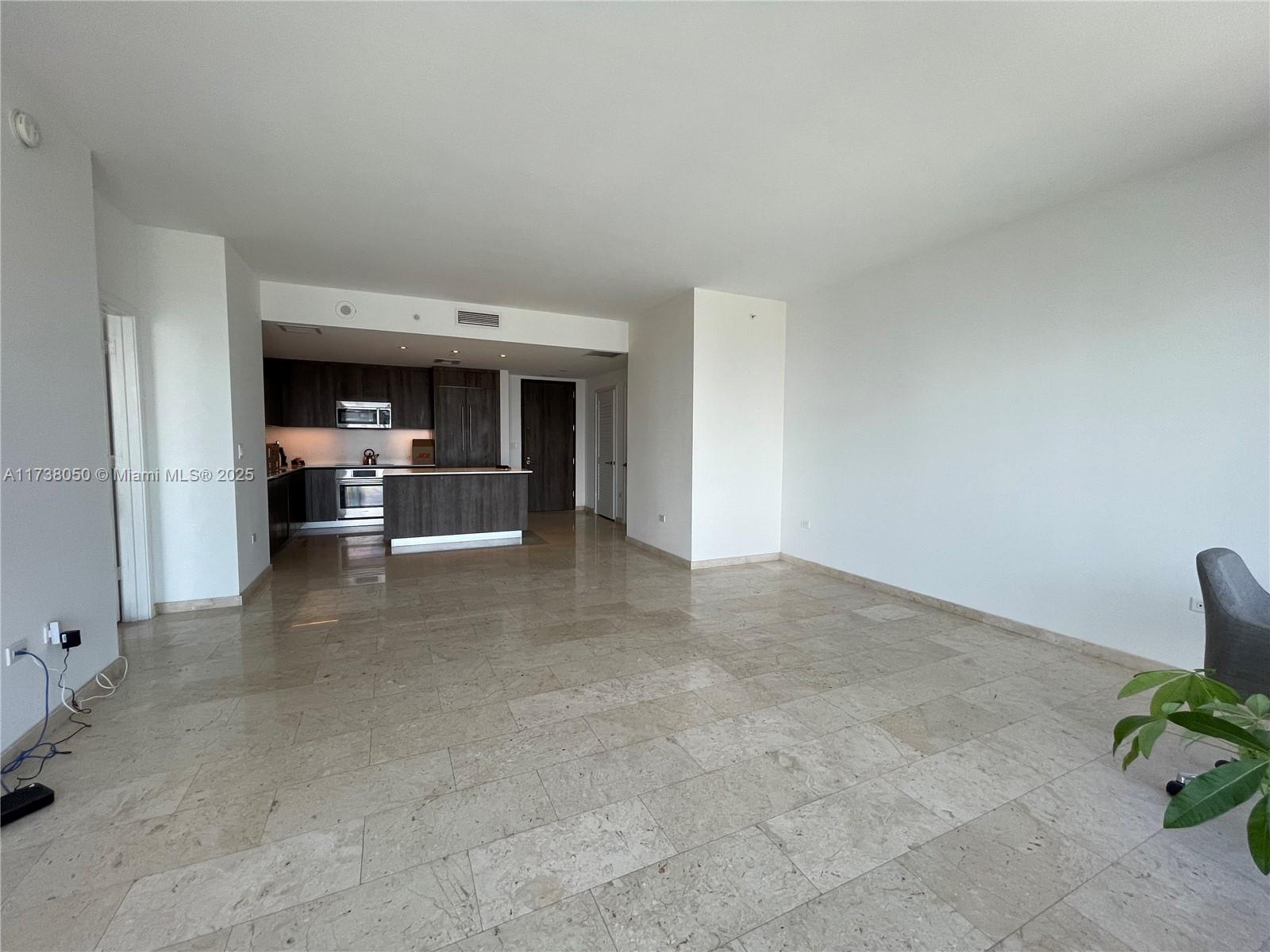 REACH CONDO - Residential