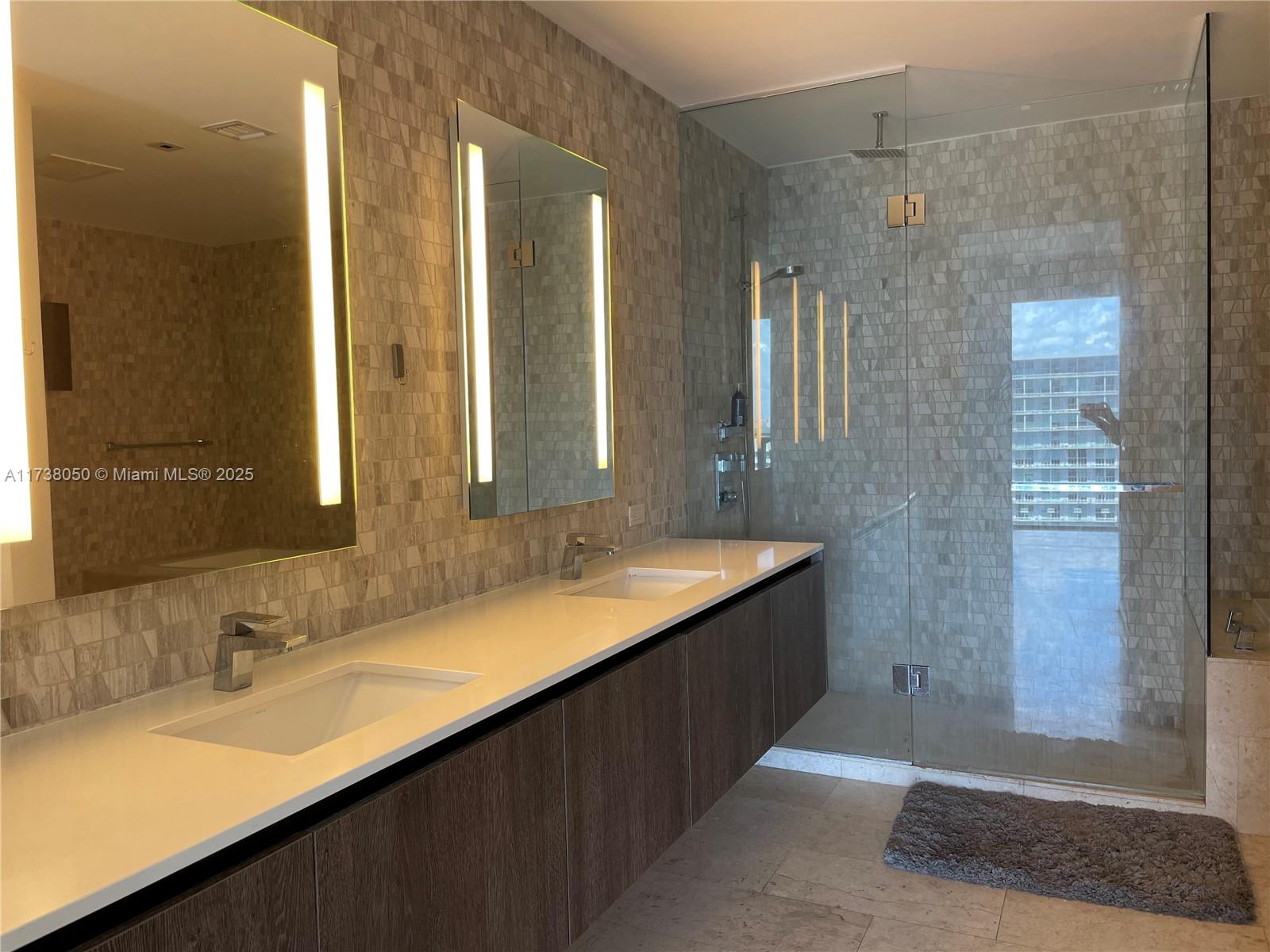 REACH CONDO - Residential