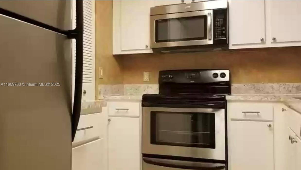 ROYAL POINCIANA CONDO - Residential Lease