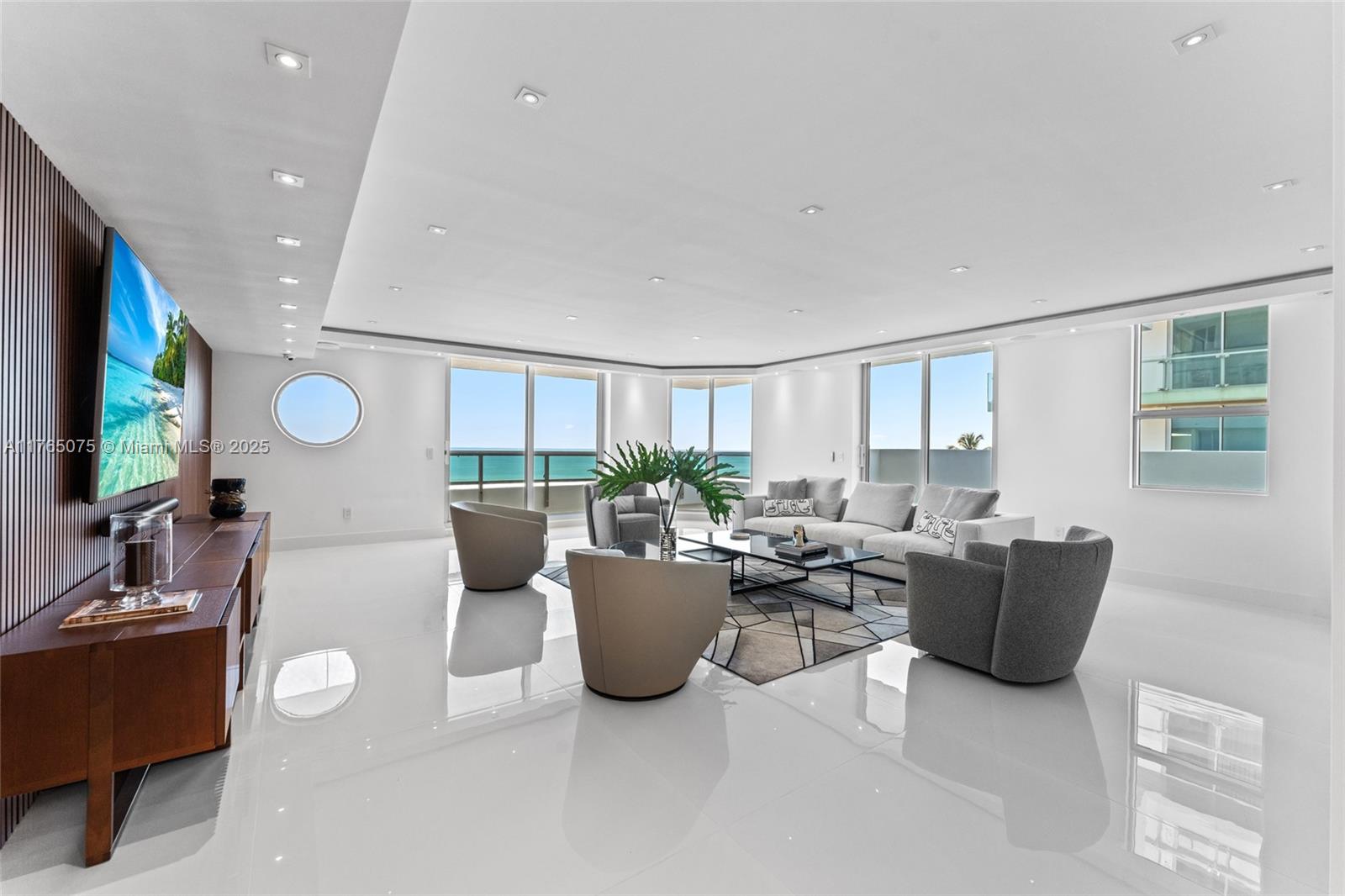 5801 Collins Ave 600