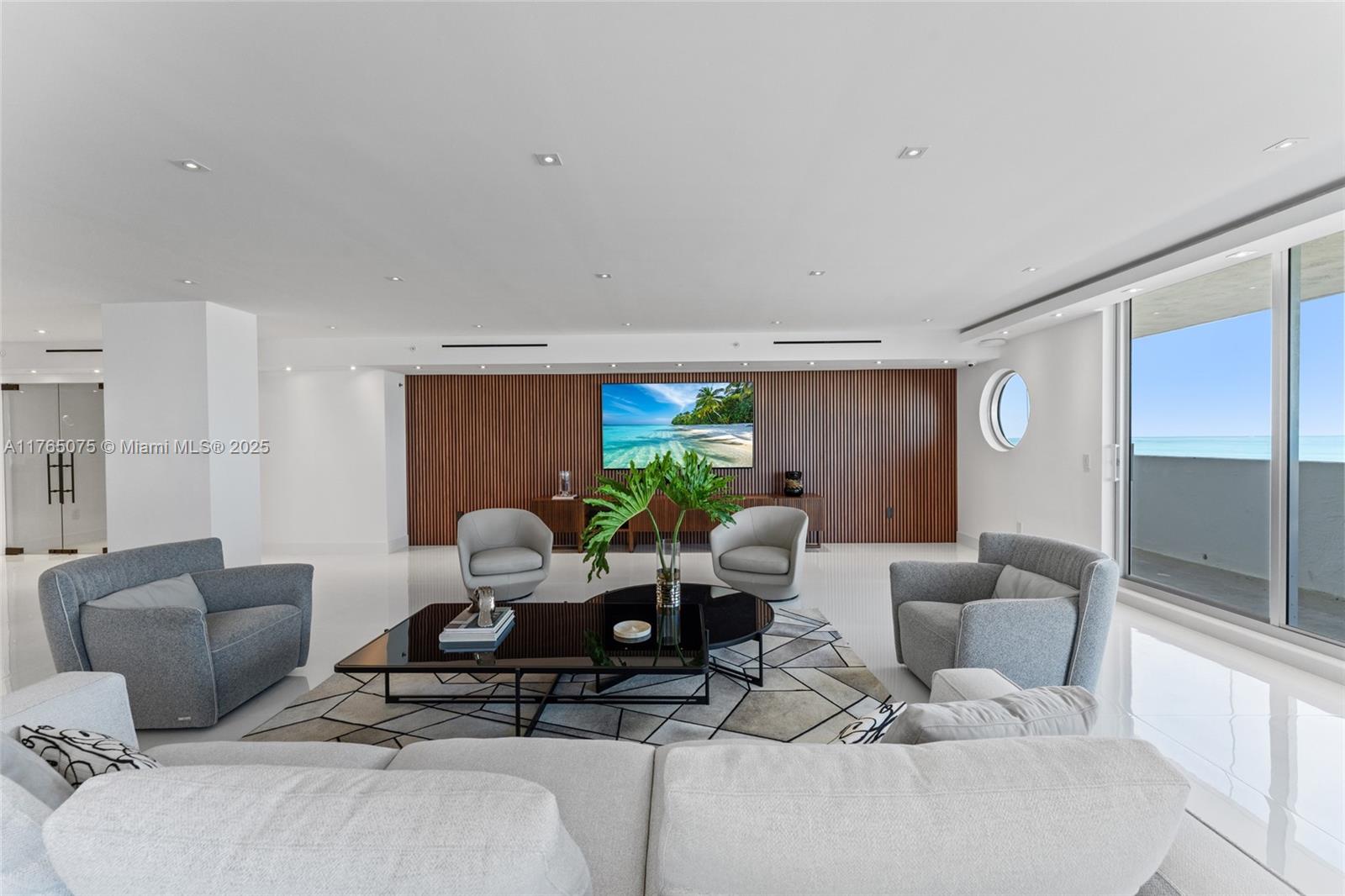 5801 Collins Ave 600