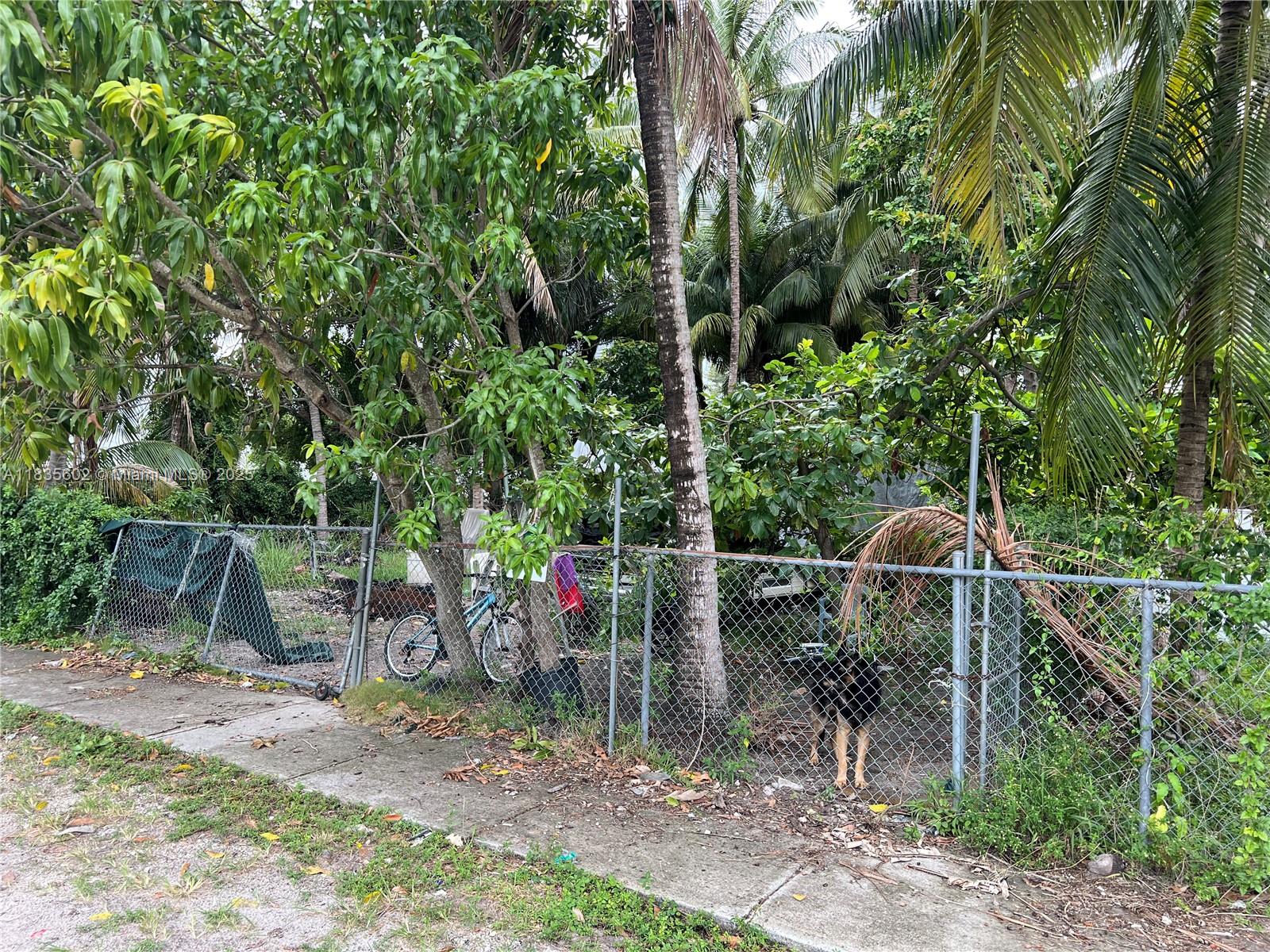 Vacant Land for sale in prime location right here in the heart of Miami! Approximately 7,900 Sqft. Lot for sale on a very quite dead end street with no neighbor on one side and no drive through traffic! It's the perfect lot opportunity for an amazing price! Perfect for investors or family wanting to build they dream home! Call now for more info.
