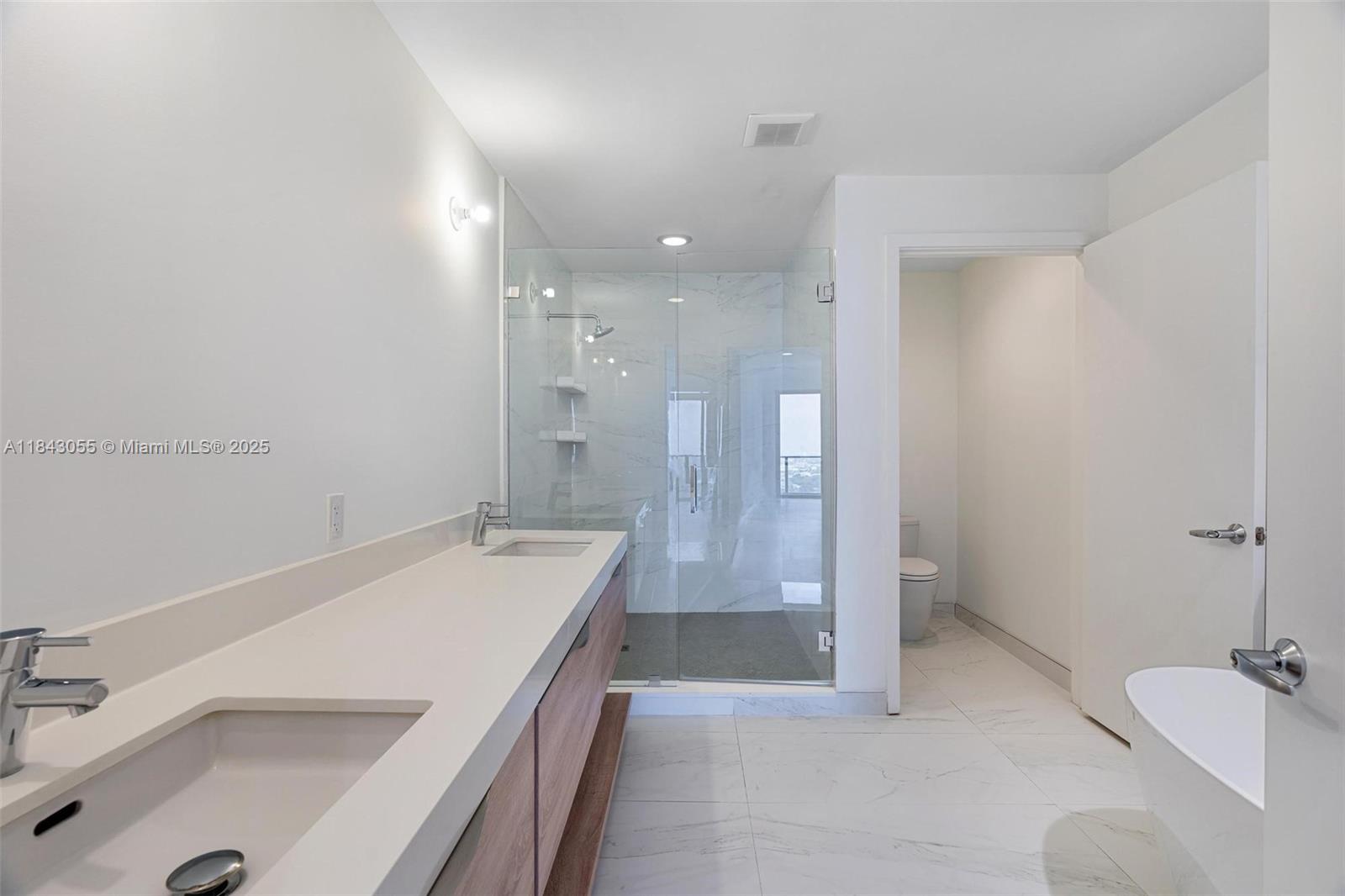 THE HARBOUR PH4 - NORTH - Residential Lease