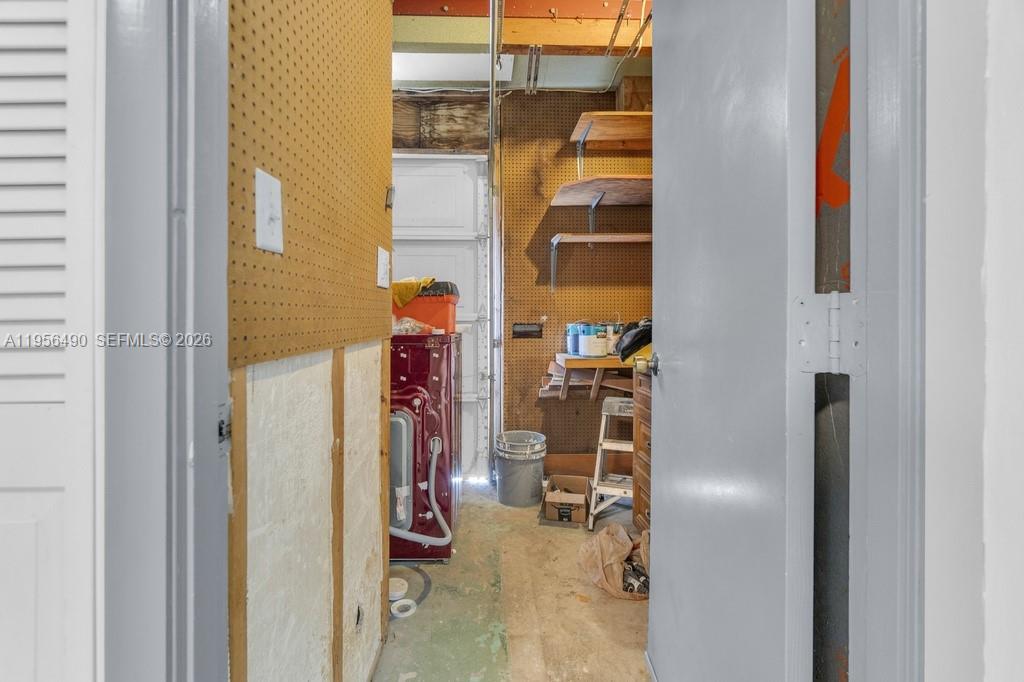 CRESTHAVEN NO 6 - Residential Lease