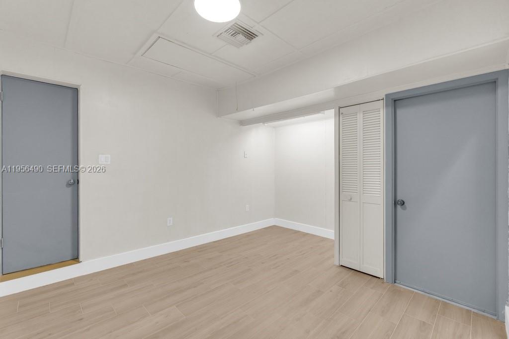 CRESTHAVEN NO 6 - Residential Lease