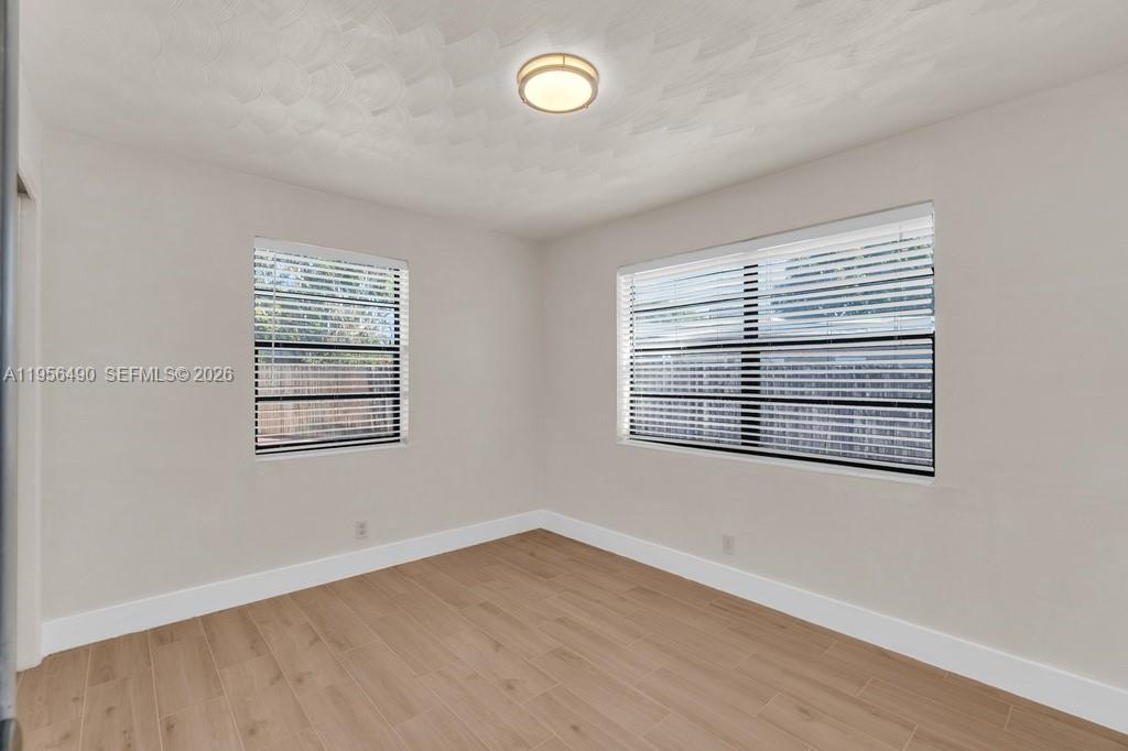 CRESTHAVEN NO 6 - Residential Lease