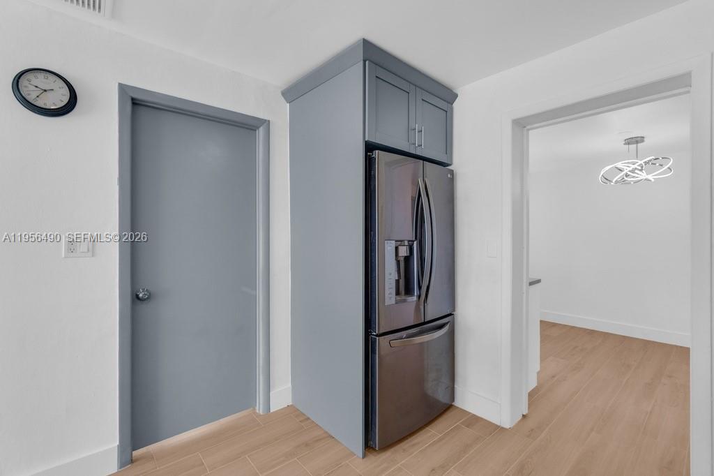 CRESTHAVEN NO 6 - Residential Lease