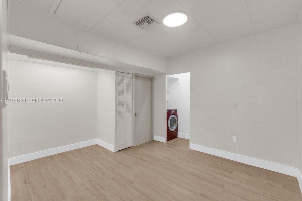 CRESTHAVEN NO 6 - Residential Lease