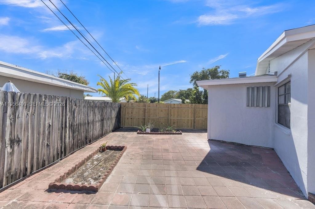 CRESTHAVEN NO 6 - Residential Lease