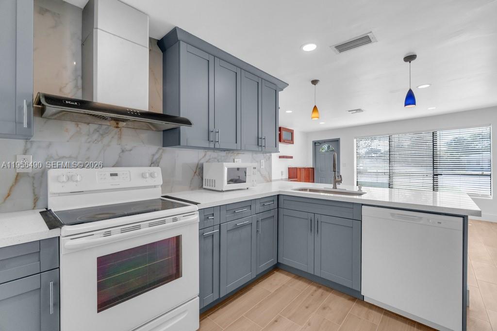 CRESTHAVEN NO 6 - Residential Lease