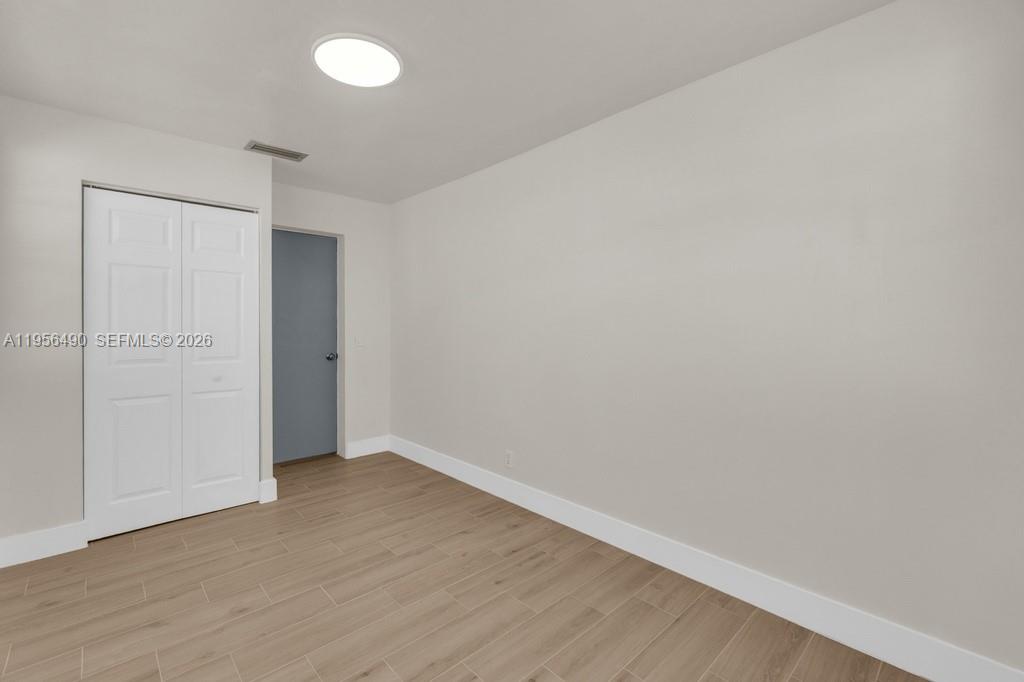 CRESTHAVEN NO 6 - Residential Lease