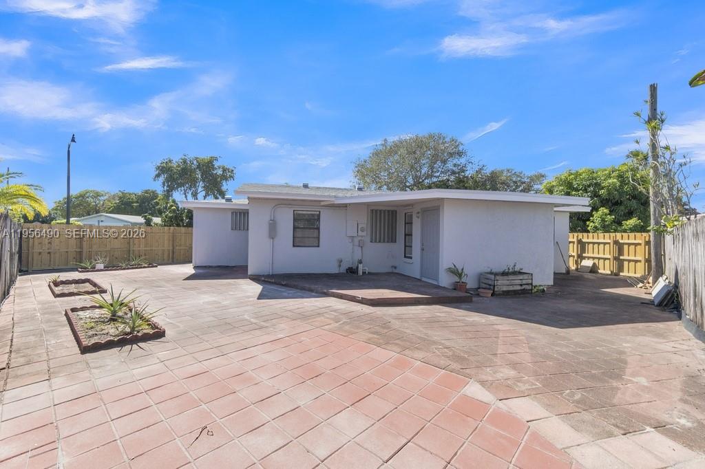 CRESTHAVEN NO 6 - Residential Lease