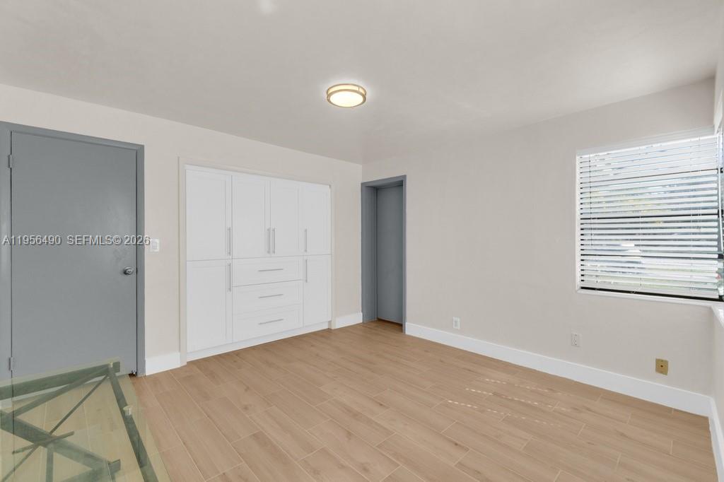 CRESTHAVEN NO 6 - Residential Lease