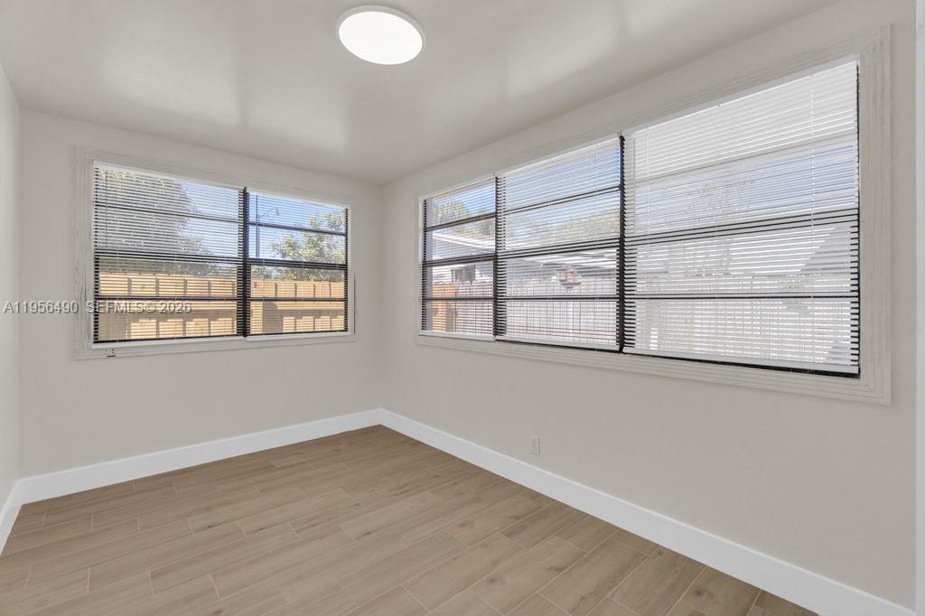 CRESTHAVEN NO 6 - Residential Lease