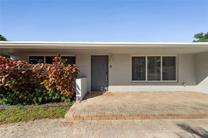 Move- In ready 3 bedroom,2 bath home with a 1 car garage located on a desirable corner lot.This charming residence features impact window ,New AC and beautiful laminated floors throught .
Enjoy plenty of space to park your boat and the freedom of no HOA. ideally situated in the heart of Sunrise,with convenience acces to sawgrass Mills Mall,mayor highways,and fine dining.
The home is tastefully staged and ready to welcomeits new owners !