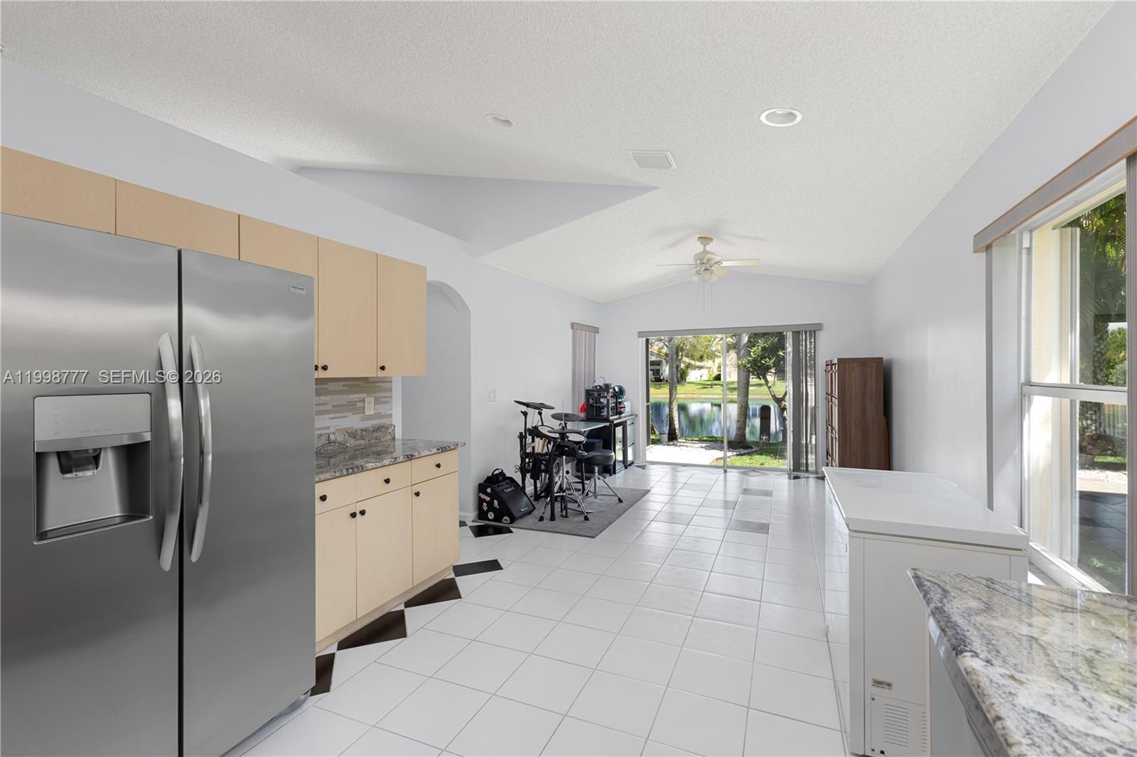 VULCAN MATERIALS COMPANY - Residential Lease