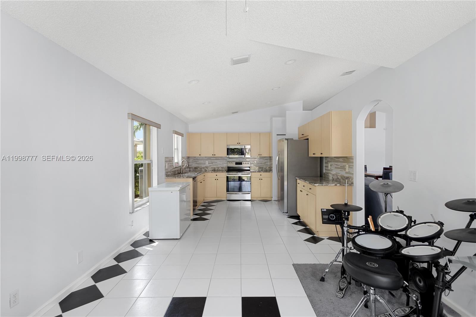 VULCAN MATERIALS COMPANY - Residential Lease