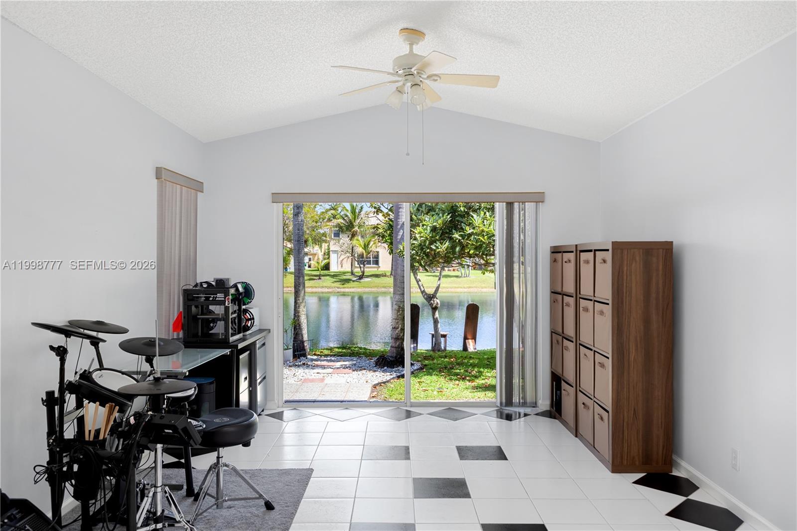 VULCAN MATERIALS COMPANY - Residential Lease