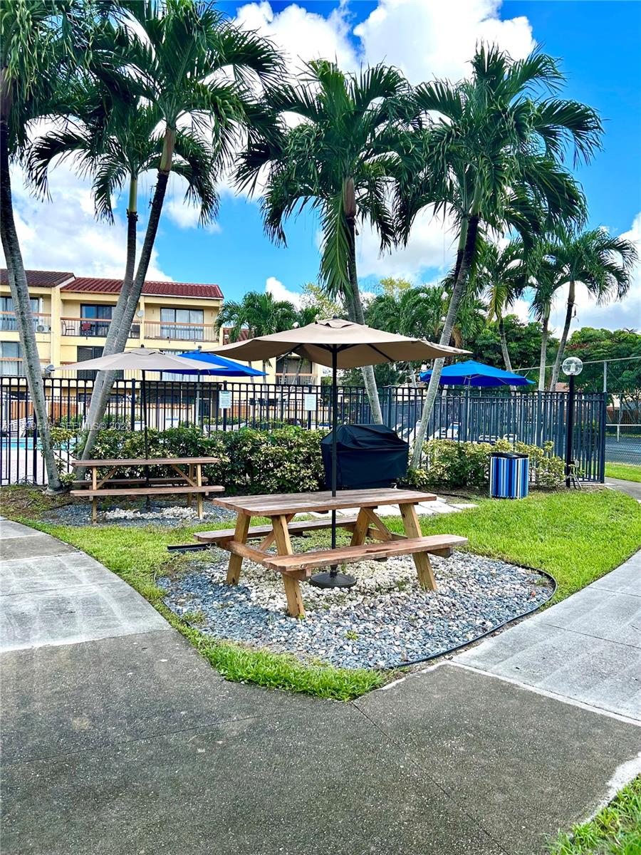 SPRING TREE - Residential