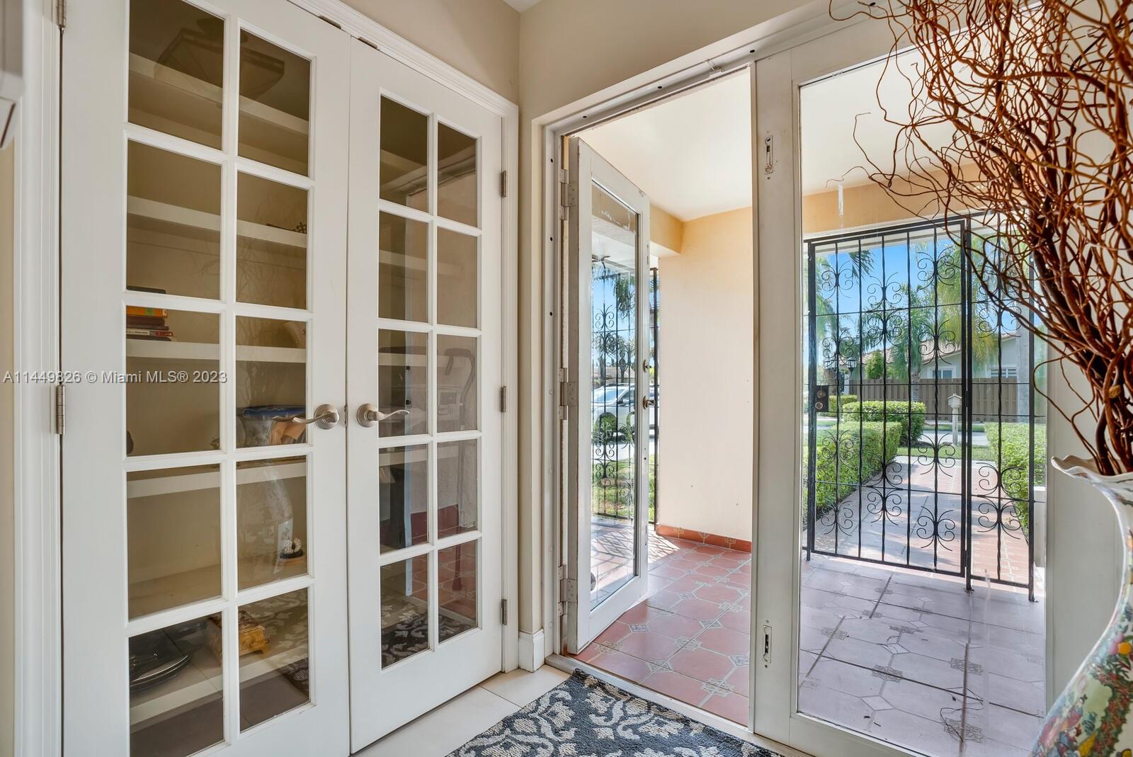 INTERNATIONAL GARDENS SEC - Residential