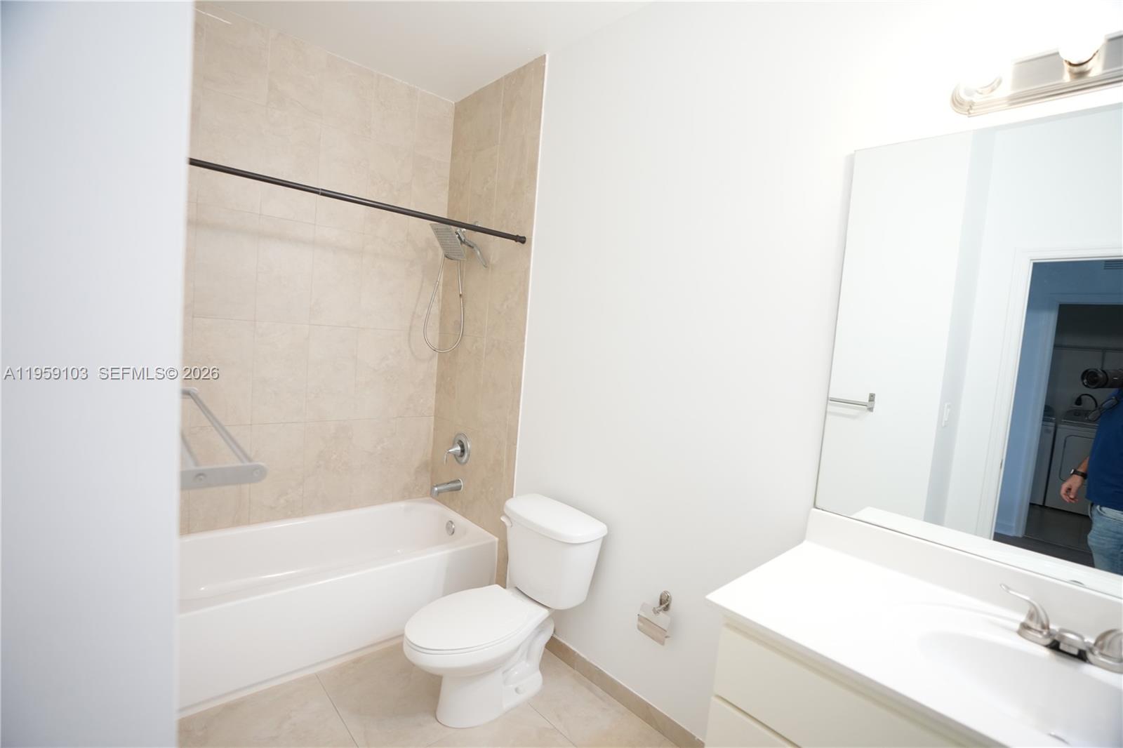 DORAL CAY - Residential Lease