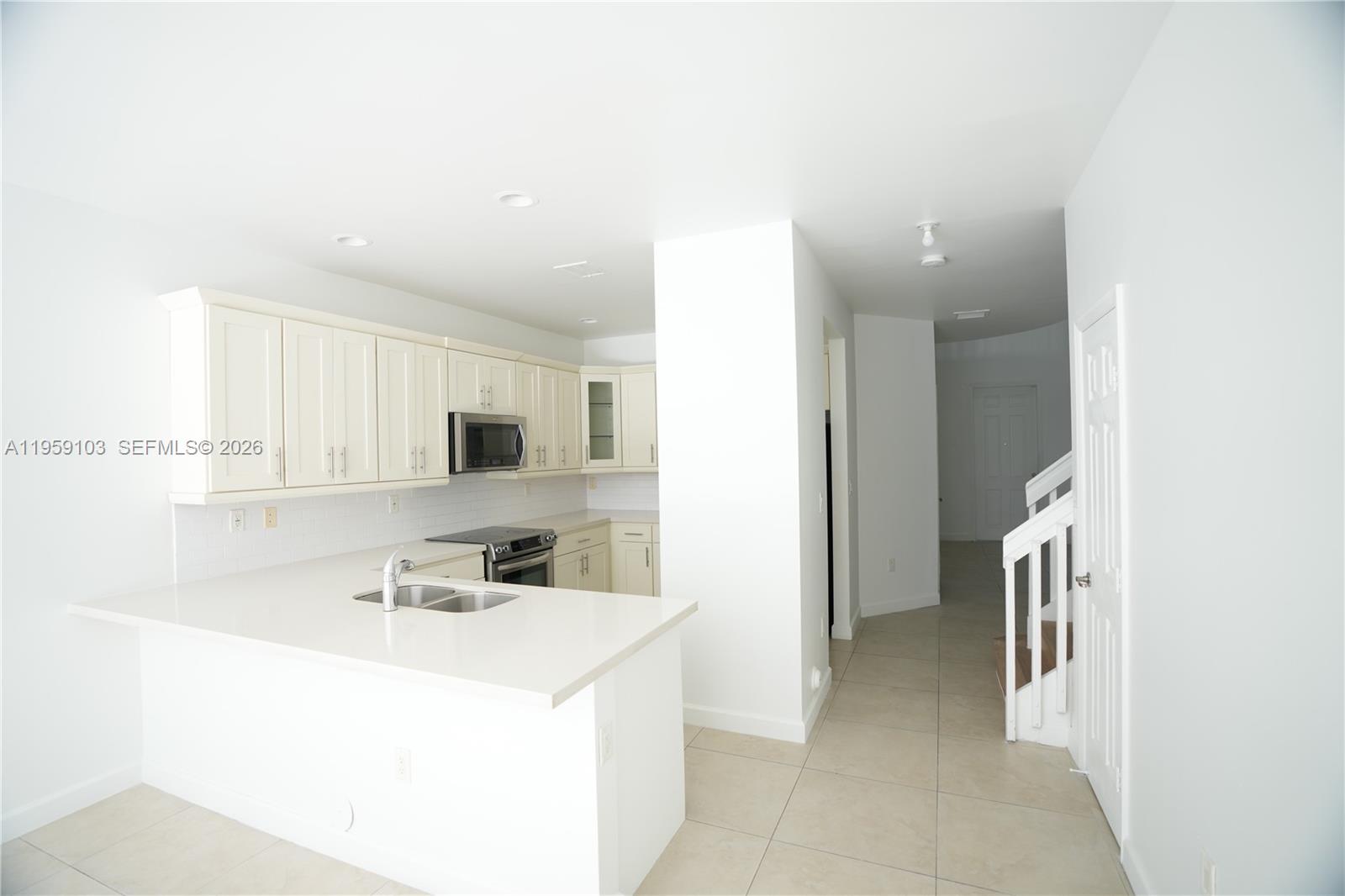 DORAL CAY - Residential Lease