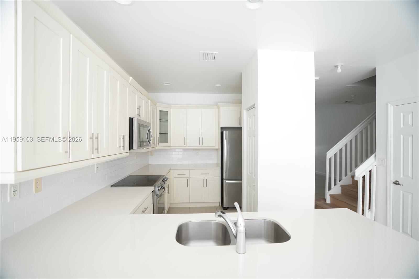 DORAL CAY - Residential Lease