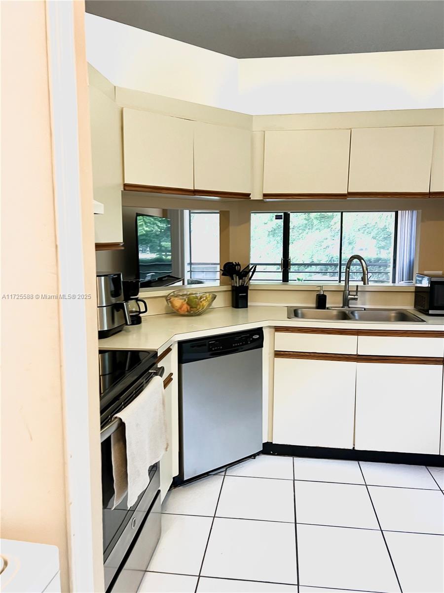 SOUTH LAKE CONDO - Residential