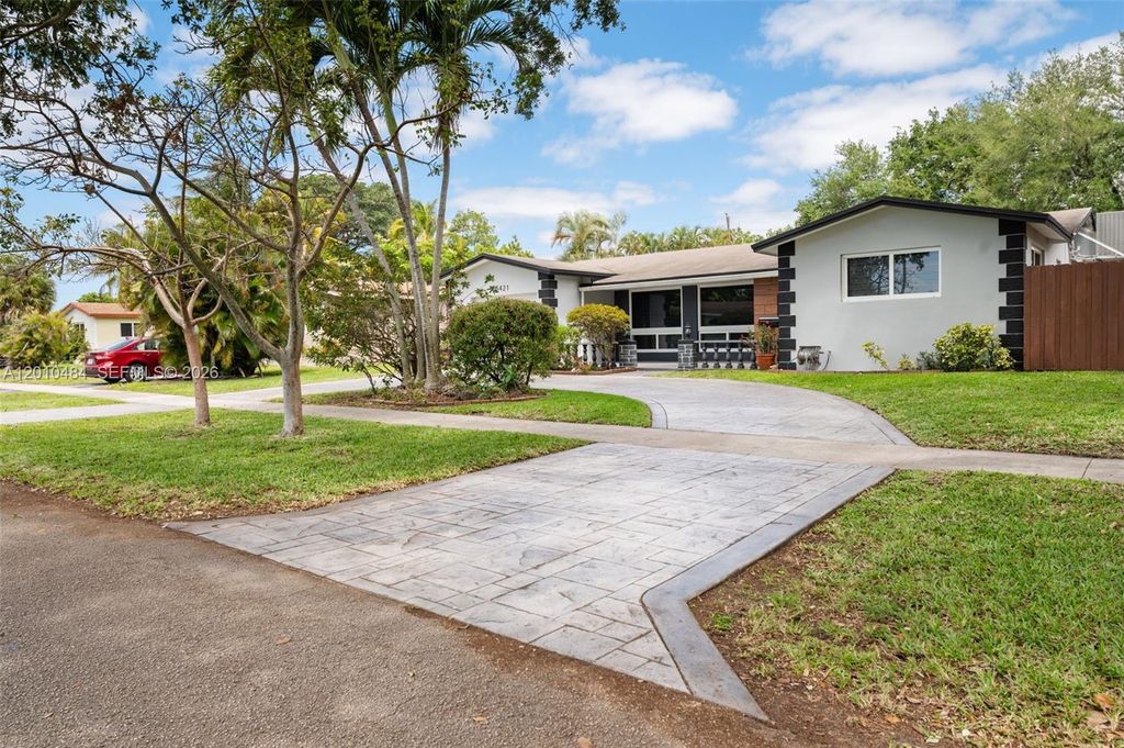 Photo of 5421 Buchanan St, Hollywood, FL 33021 (MLS # A12010484)