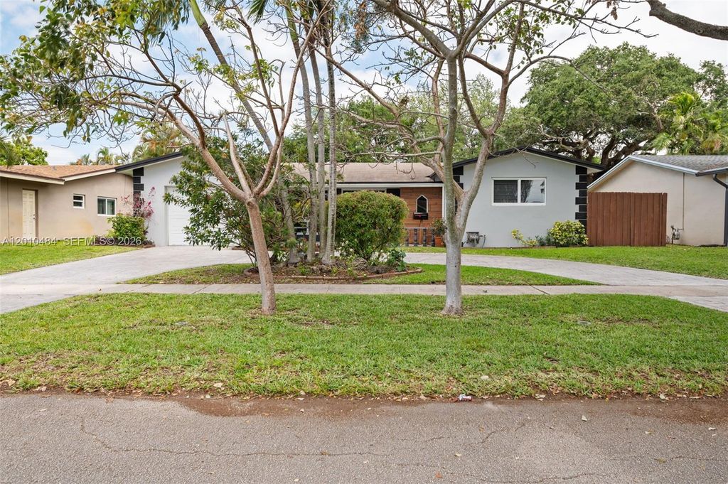 Photo of 5421 Buchanan St, Hollywood, FL 33021 (MLS # A12010484)