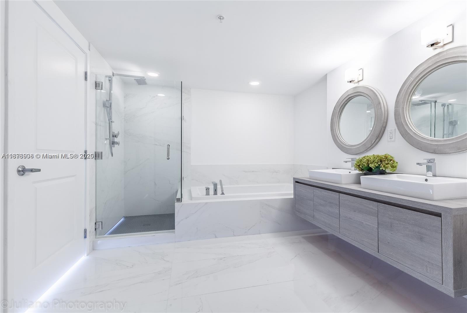 400 SUNNY ISLES CONDO EAS - Residential Lease