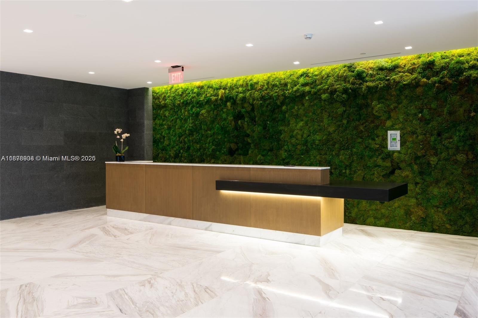 400 SUNNY ISLES CONDO EAS - Residential Lease