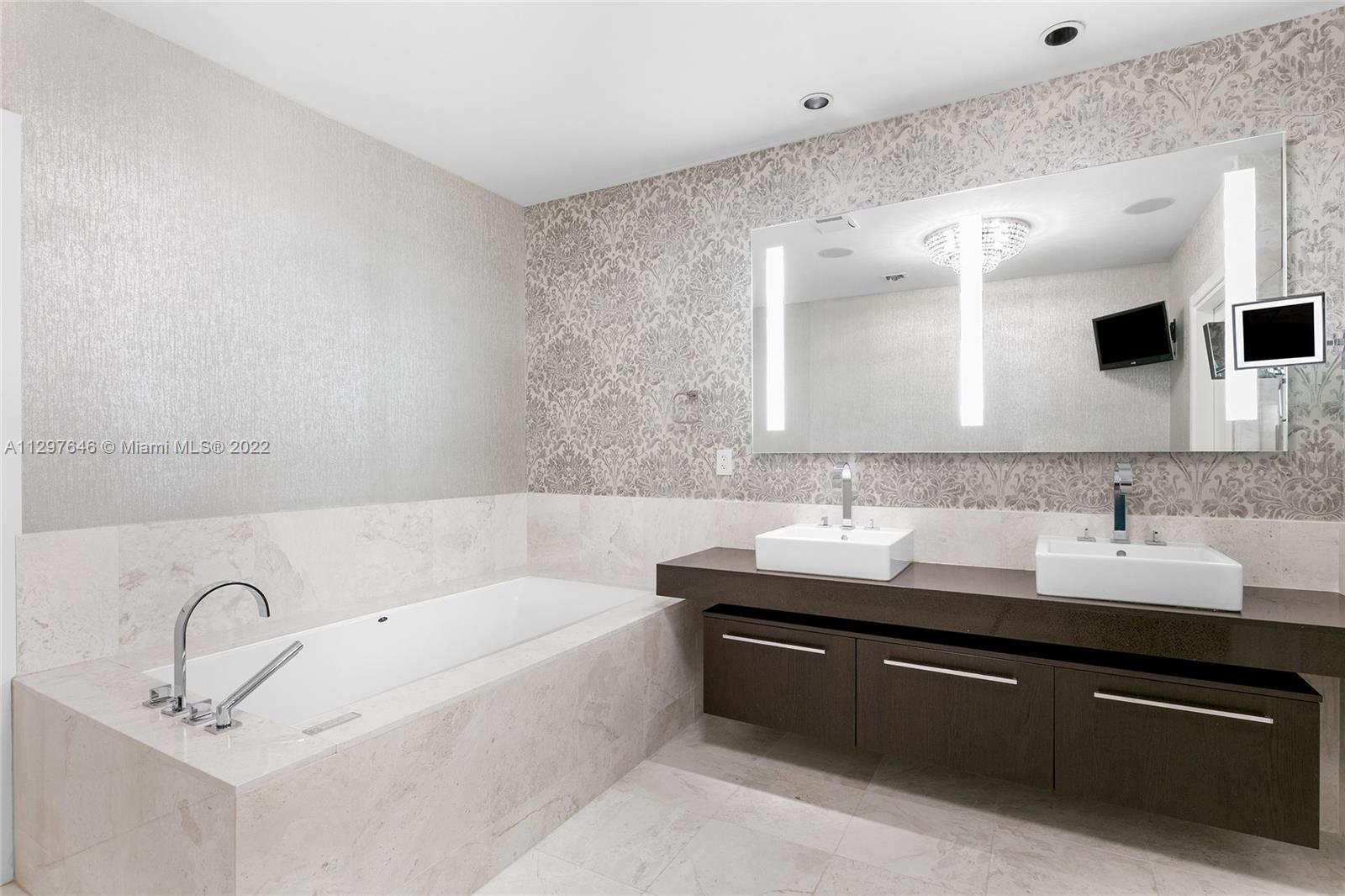 JADE OCEAN CONDO - Residential