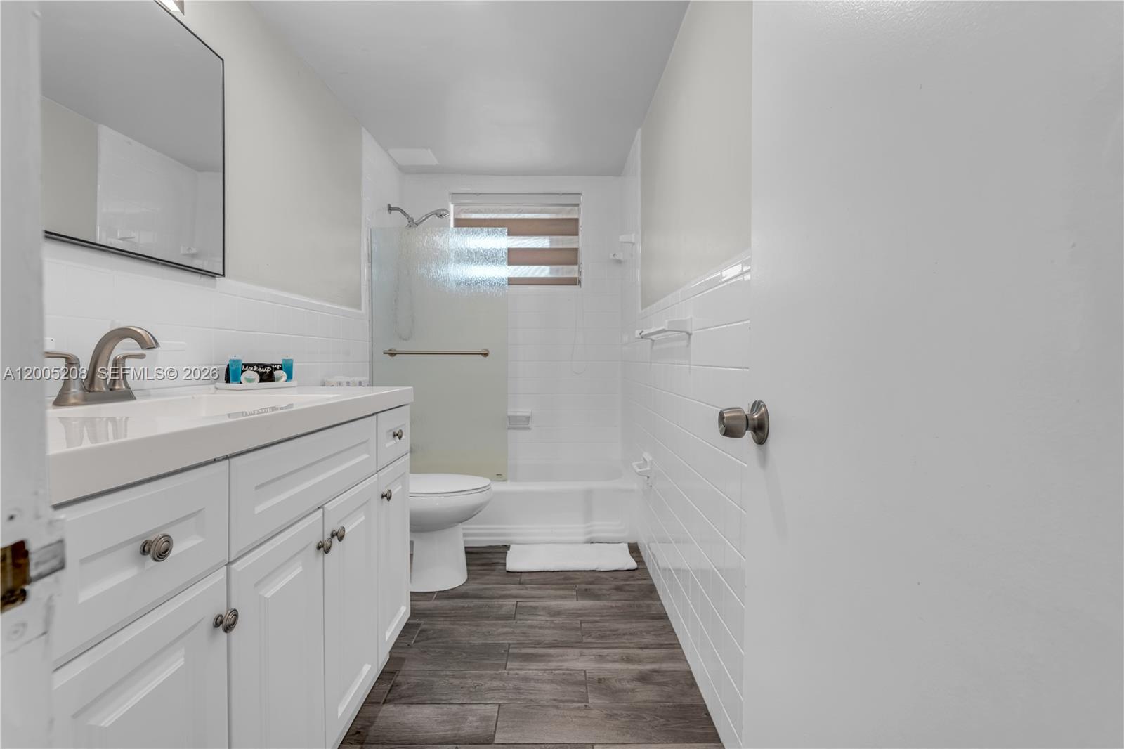 BAY HARBOUR ISLAND - Residential Lease