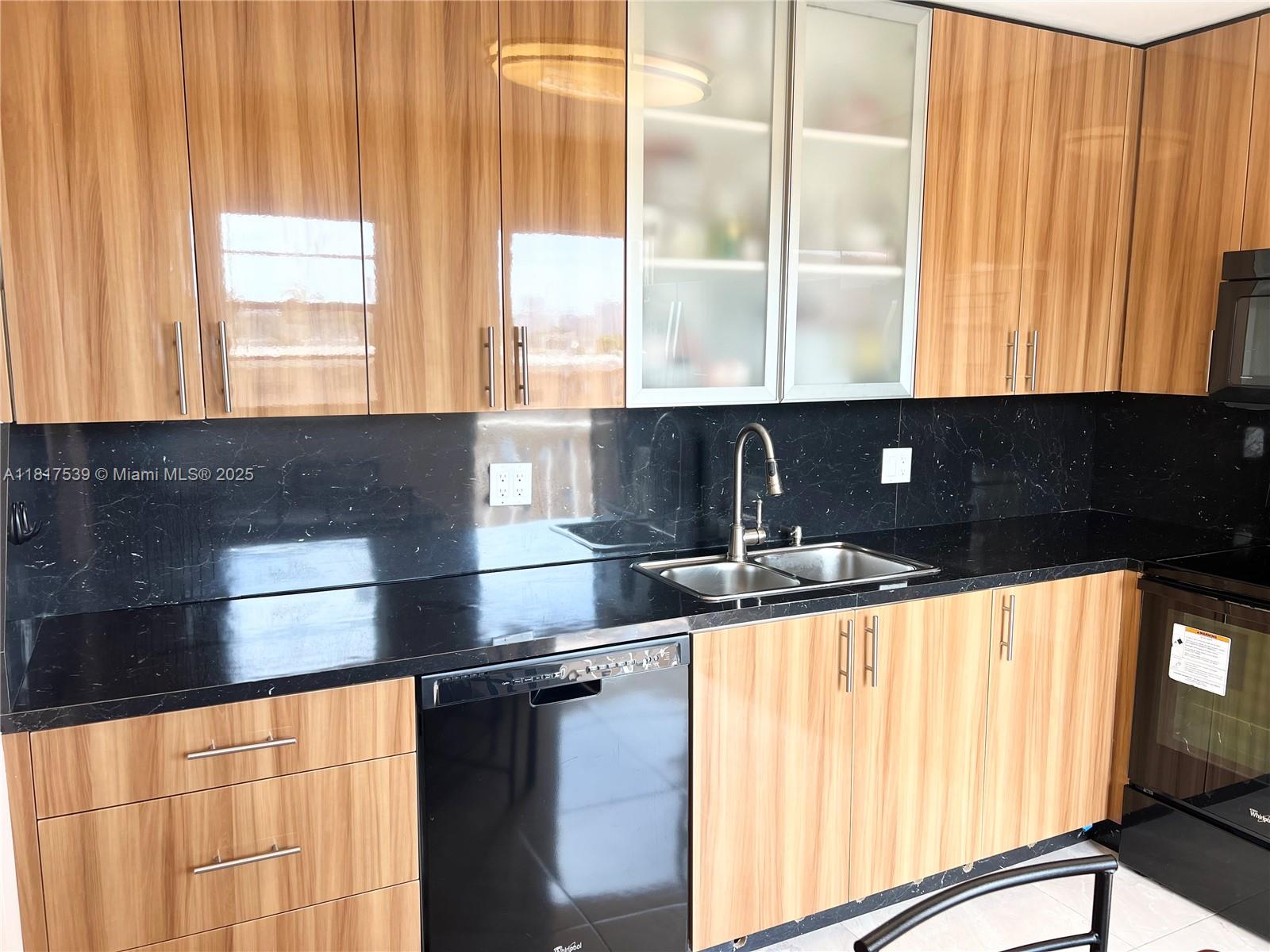 Property for Sale at 219 Ne 14th Ave 401, Hallandale Beach, Broward County, Florida - Bedrooms: 2 
Bathrooms: 2  - $245,000