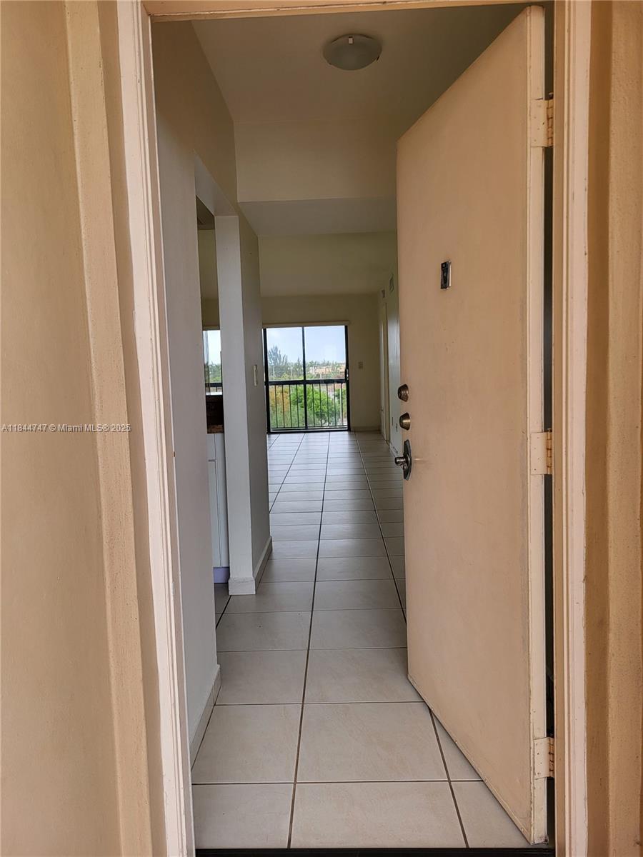 Beautifully 2 Bed/ 2 Bathroom apartment on the 5th floor, in unit washer and dryer within the Heart of Miami. Only 2 Cars Maximum, Very centrally located 20 min from Miami International Airport, 15 min from FIU, and 35 min from the beach. Located in Las Brisas Villages condo association a pool, and tennis courts. The apartment has a lake front view in the Balcony, 5th floor meaning no overhead noise, bathrooms fully tiled, walk-in closet in master bedroom. Don't hesitate to call the listing agent for a viewing.