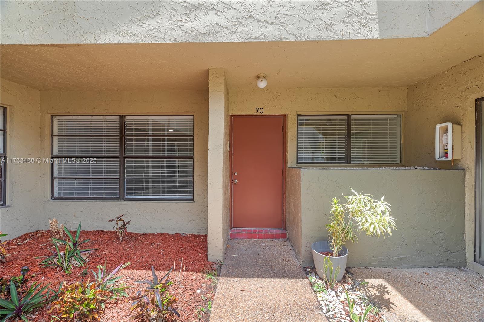 Rental Property at 2530 Coral Springs Dr 2530, Coral Springs, Broward County, Florida - Bedrooms: 2 
Bathrooms: 3  - $2,000 MO.