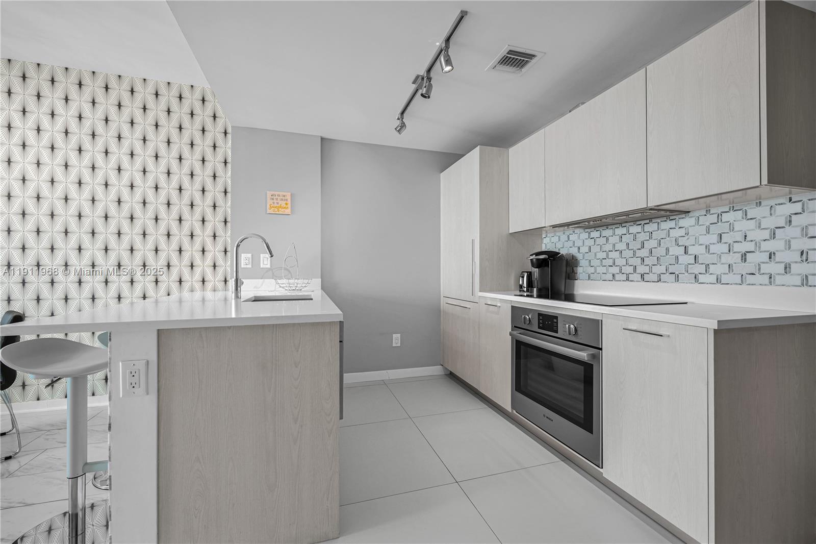 PARAISO BAYVIEWS CONDO - Residential Lease