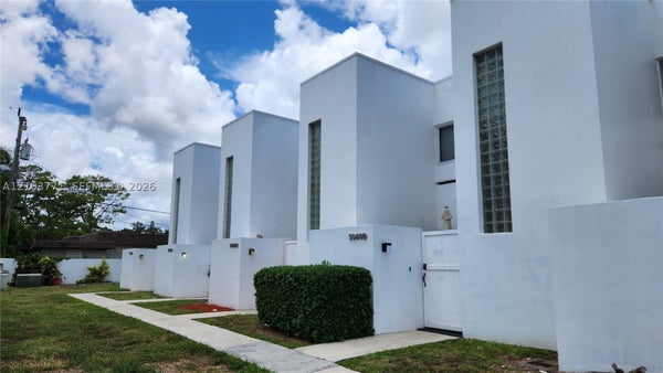 5060 ELMHURST RD APT B, WEST PALM BEACH, FL 33417 - Image a8a7ee5eb4d166e6bfe4f0b45d3f5855/881533429